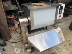 Máy trộn bột nằm ngang dạng chữ U